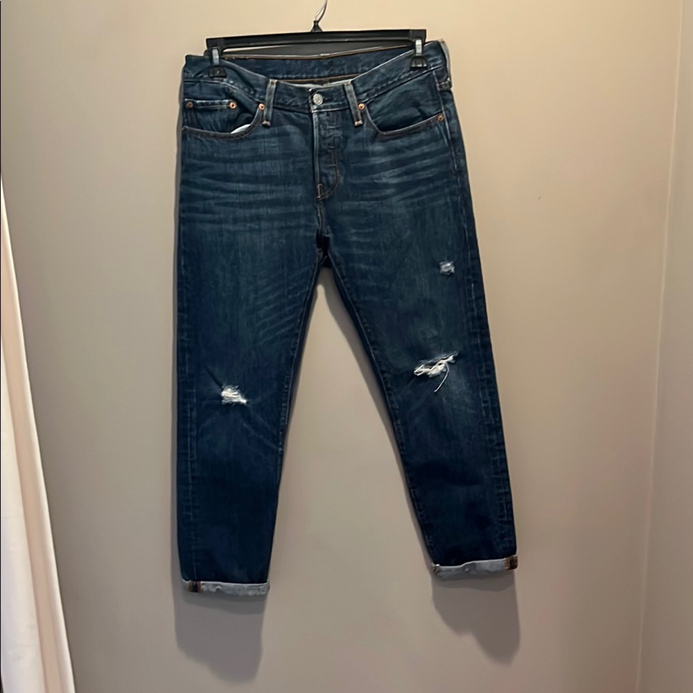 Classic Blue Distressed Levi Jeans